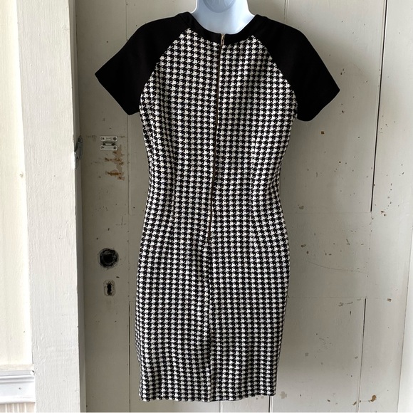 Taylor Houndstooth Knit Form Fitting Dress - Picture 2 of 9